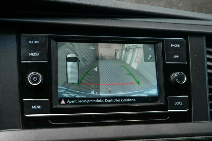 volkswagen-transporter-diesel-2023-big-23