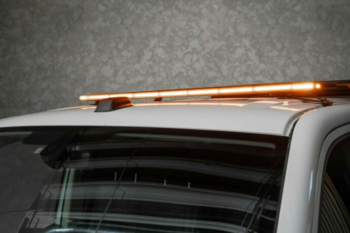 volkswagen-transporter-diesel-2023-big-26