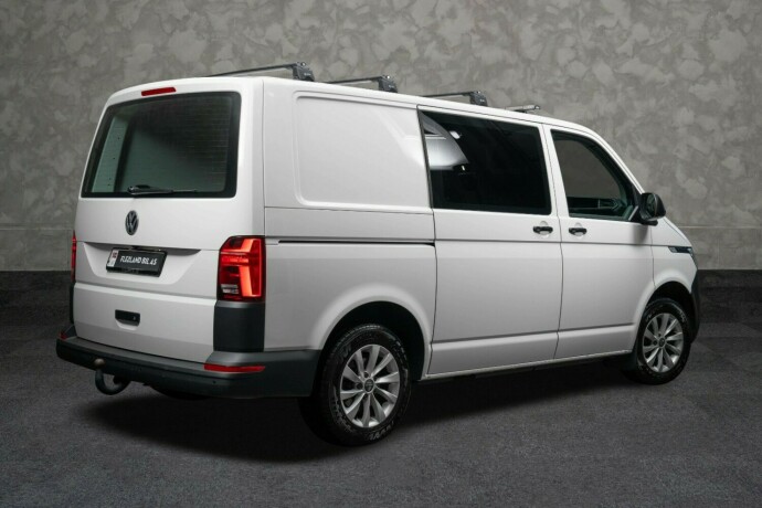 volkswagen-transporter-diesel-2023-big-10