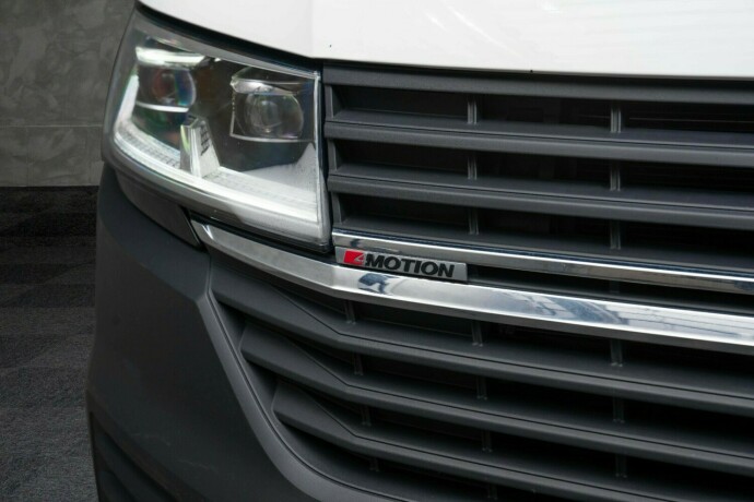 volkswagen-transporter-diesel-2023-big-4