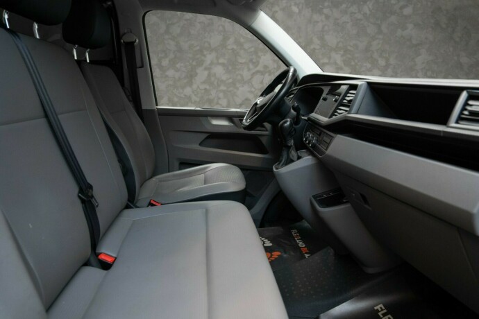 volkswagen-transporter-diesel-2021-big-28