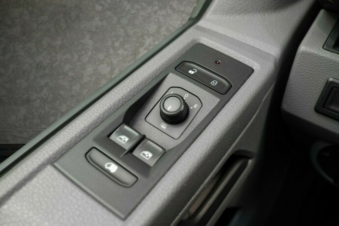 volkswagen-transporter-diesel-2021-big-20