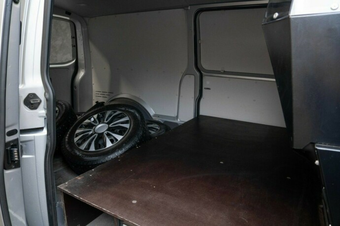 volkswagen-transporter-diesel-2021-big-26