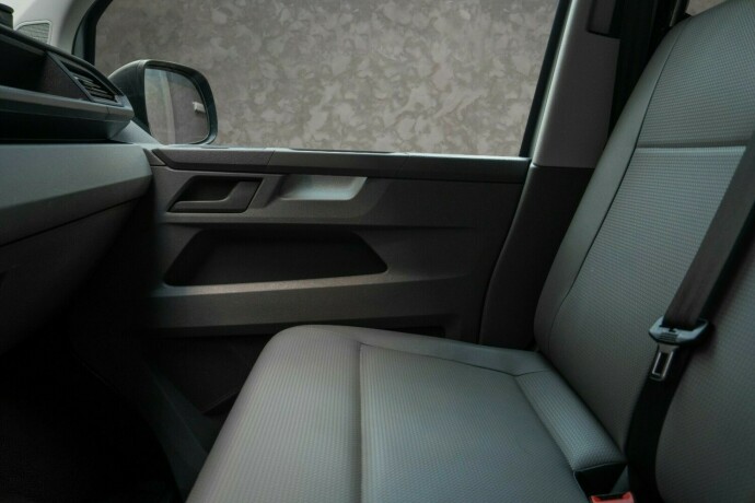 volkswagen-transporter-diesel-2021-big-14