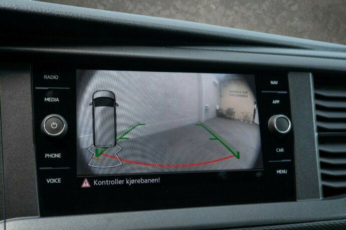 volkswagen-transporter-diesel-2021-big-17