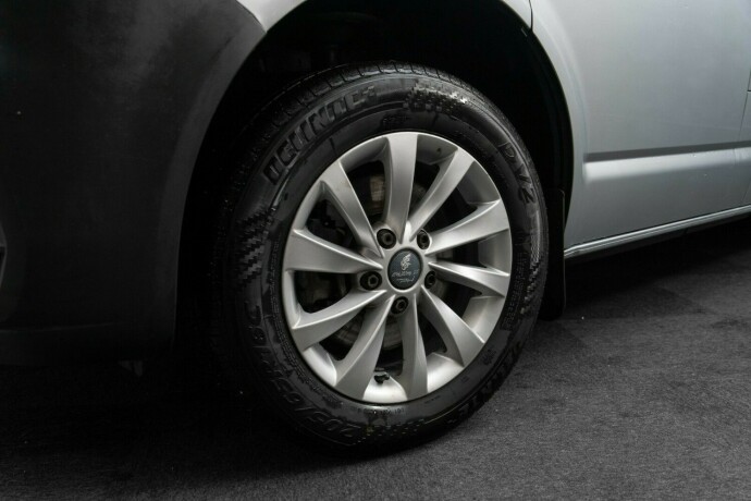 volkswagen-transporter-diesel-2021-big-3