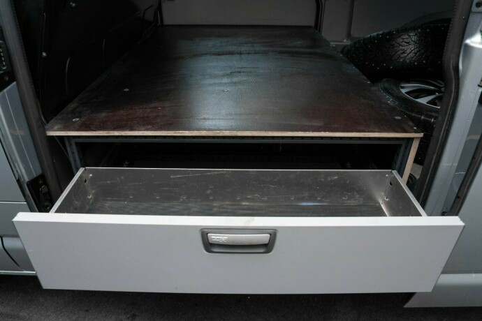 volkswagen-transporter-diesel-2021-big-24