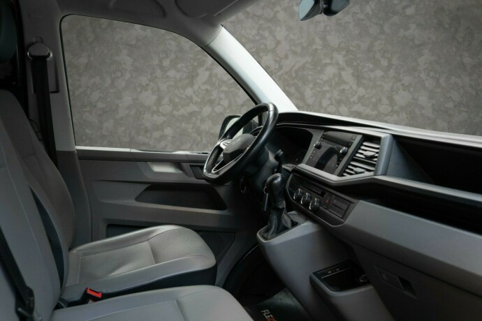 volkswagen-transporter-diesel-2021-big-29