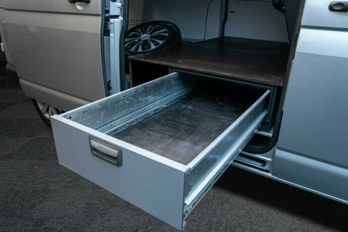 volkswagen-transporter-diesel-2021-big-27