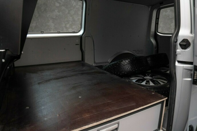 volkswagen-transporter-diesel-2021-big-23