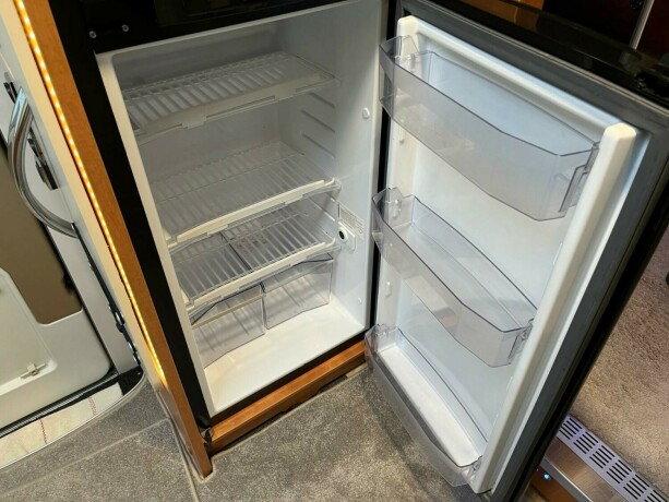 autostar-prestige-elite-i730lc-queensbed-senkeseng-alde-varme-23-177hk-diesel-2020-big-57