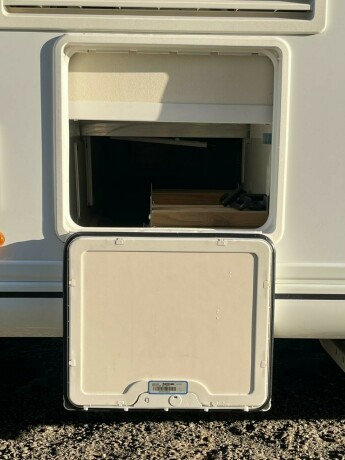 autostar-prestige-elite-i730lc-queensbed-senkeseng-alde-varme-23-177hk-diesel-2020-big-10