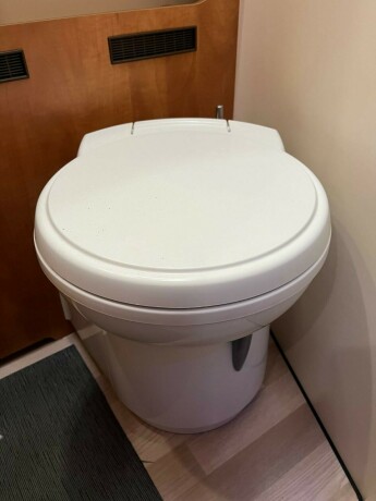 autostar-prestige-elite-i730lc-queensbed-senkeseng-alde-varme-23-177hk-diesel-2020-big-69