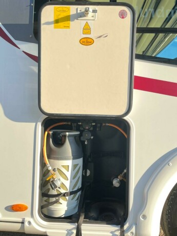 autostar-prestige-elite-i730lc-queensbed-senkeseng-alde-varme-23-177hk-diesel-2020-big-8