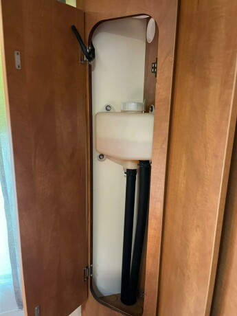 autostar-prestige-elite-i730lc-queensbed-senkeseng-alde-varme-23-177hk-diesel-2020-big-90