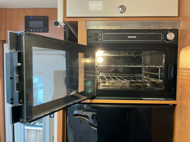 autostar-prestige-elite-i730lc-queensbed-senkeseng-alde-varme-23-177hk-diesel-2020-big-54