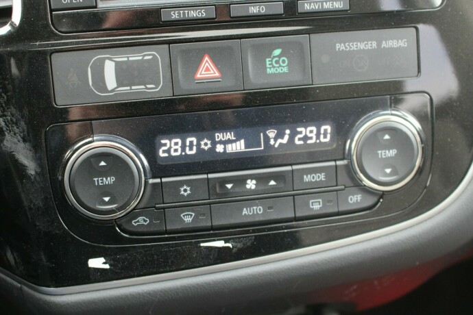 mitsubishi-outlander-elektrisitetbensin-2014-big-15