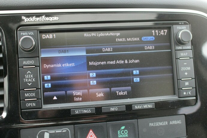 mitsubishi-outlander-elektrisitetbensin-2014-big-12