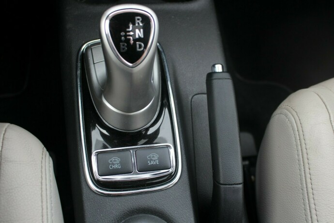 mitsubishi-outlander-elektrisitetbensin-2014-big-16