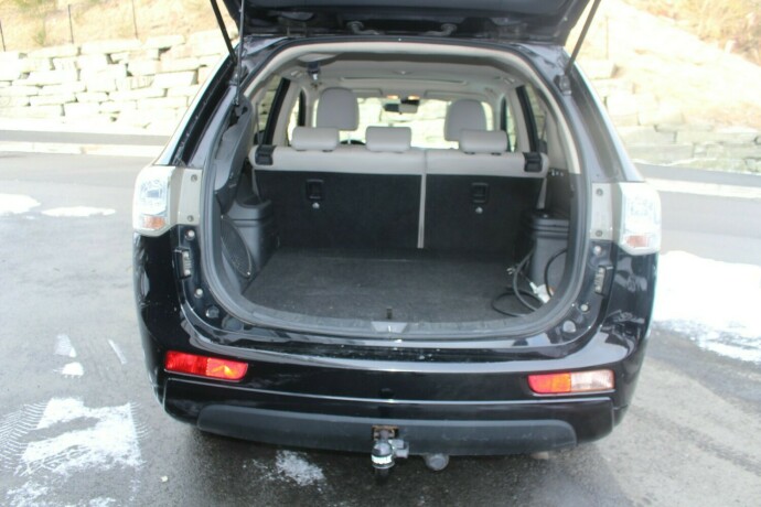 mitsubishi-outlander-elektrisitetbensin-2014-big-5