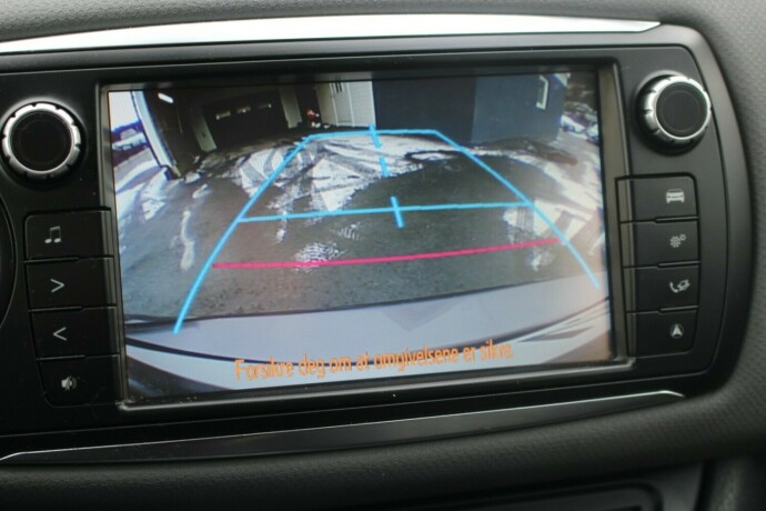 toyota-yaris-elektrisitetbensin-2014-big-12