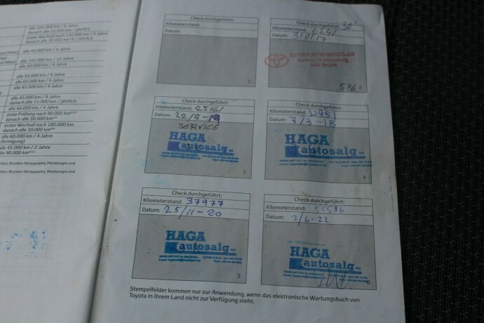 toyota-yaris-elektrisitetbensin-2014-big-16