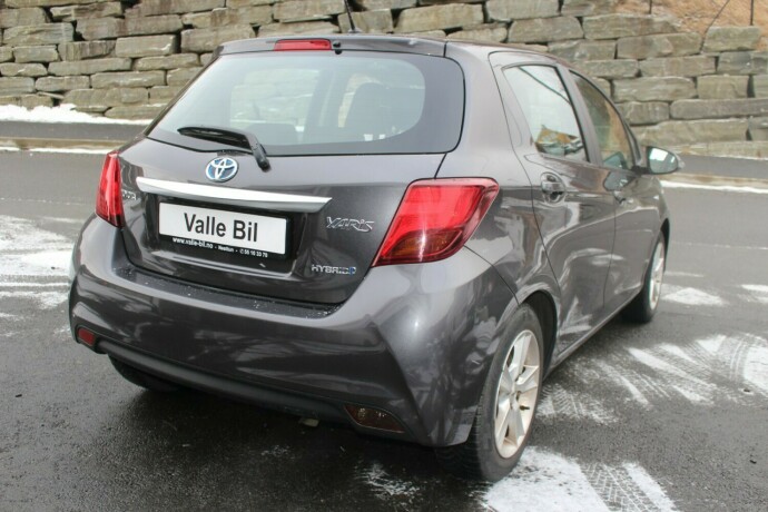 toyota-yaris-elektrisitetbensin-2014-big-4