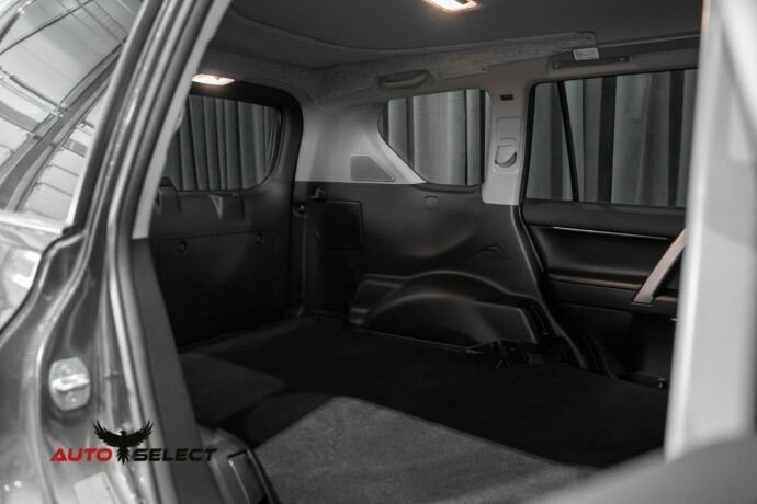 toyota-land-cruiser-diesel-2023-big-15