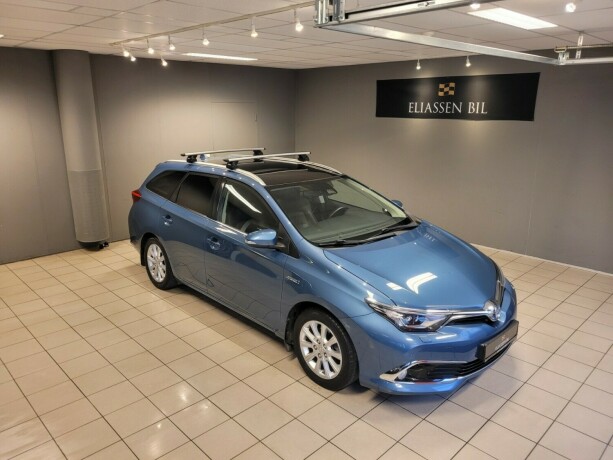 toyota-auris-elektrisitetbensin-2015-big-2