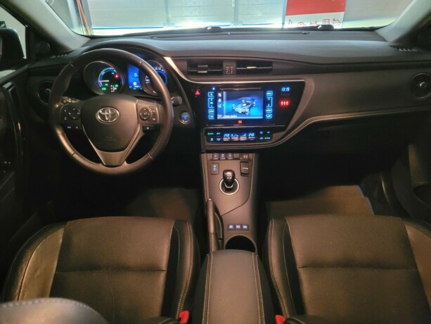toyota-auris-elektrisitetbensin-2015-big-32