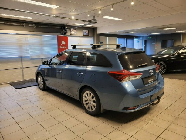 toyota-auris-elektrisitetbensin-2015-big-7