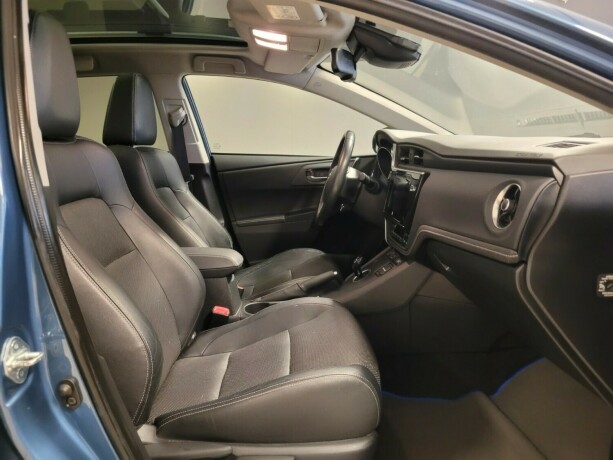 toyota-auris-elektrisitetbensin-2015-big-12