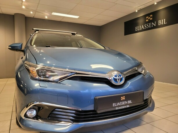 toyota-auris-elektrisitetbensin-2015-big-10
