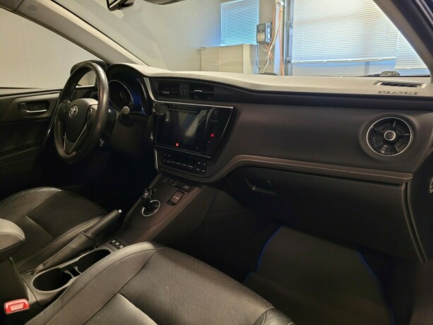 toyota-auris-elektrisitetbensin-2015-big-14