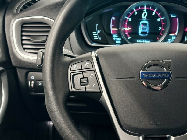 volvo-v40-cross-country-bensin-2016-big-15