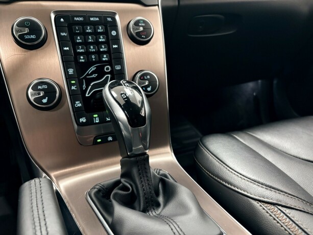 volvo-v40-cross-country-bensin-2016-big-20