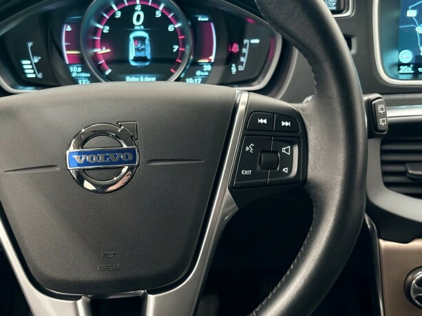 volvo-v40-cross-country-bensin-2016-big-17