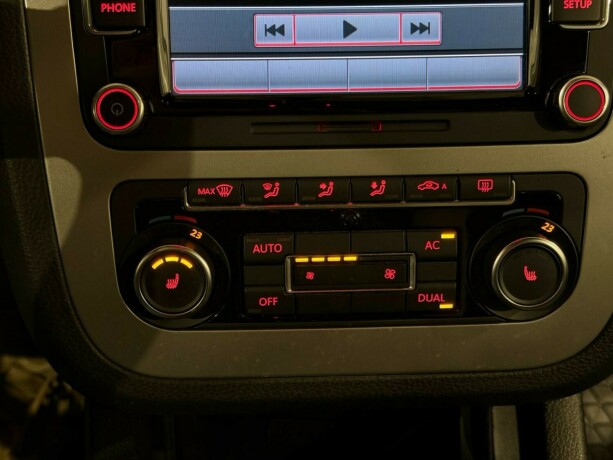 volkswagen-scirocco-diesel-2011-big-17