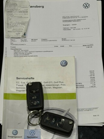 volkswagen-scirocco-diesel-2011-big-19