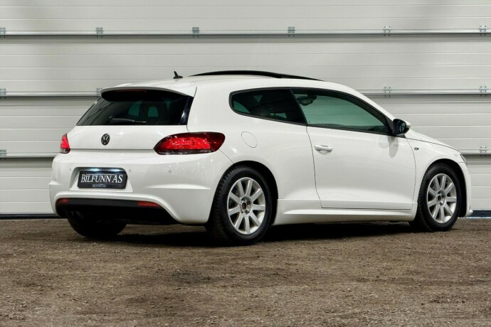 volkswagen-scirocco-diesel-2011-big-2