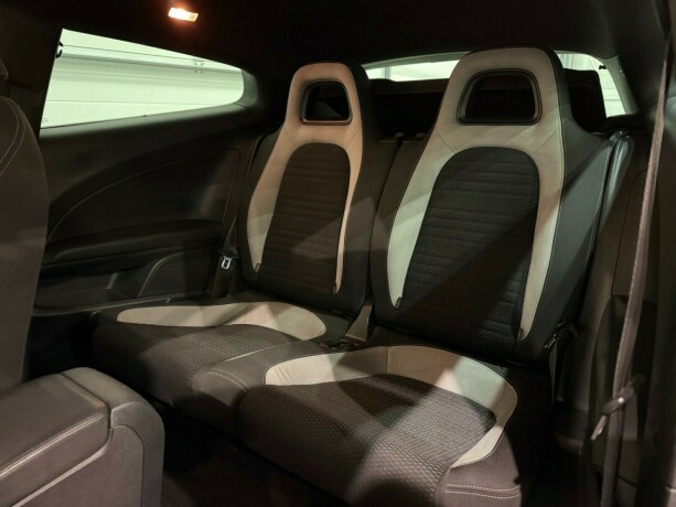 volkswagen-scirocco-diesel-2011-big-11