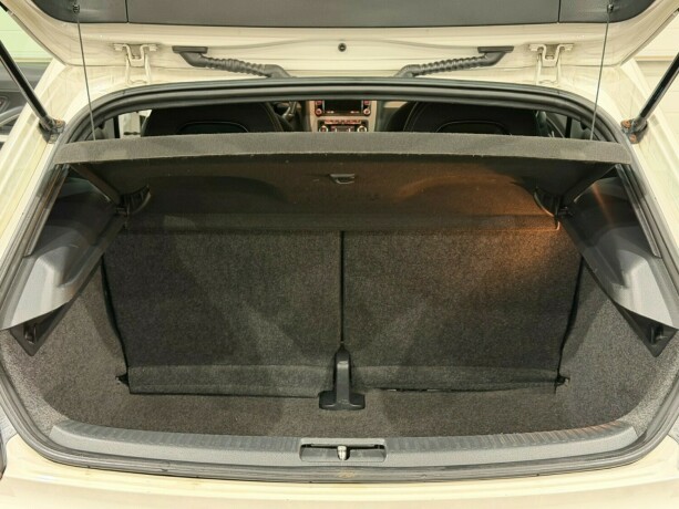 volkswagen-scirocco-diesel-2011-big-12