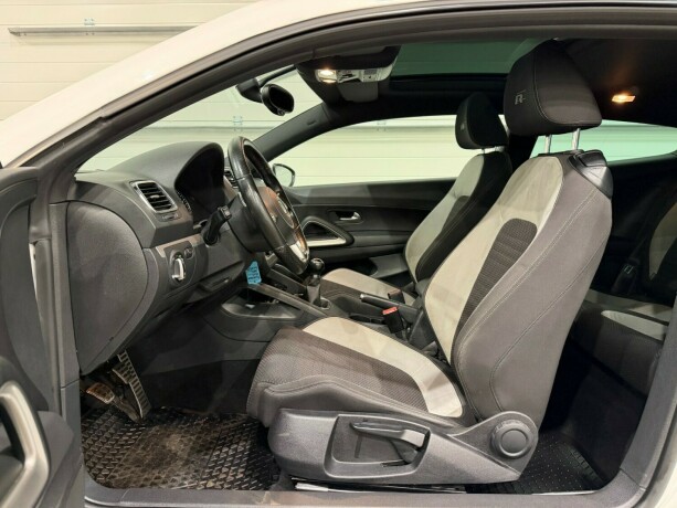 volkswagen-scirocco-diesel-2011-big-7