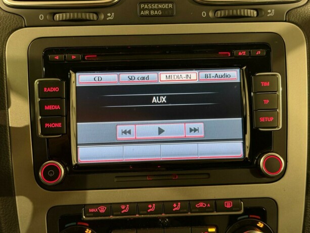 volkswagen-scirocco-diesel-2011-big-15