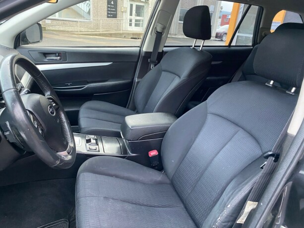 subaru-legacy-bensin-2014-big-12