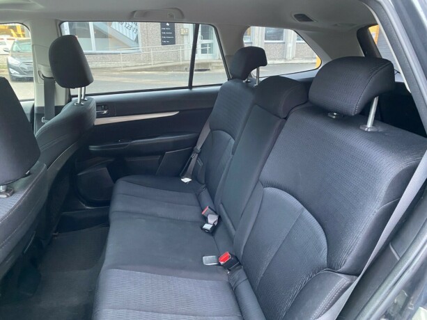 subaru-legacy-bensin-2014-big-13