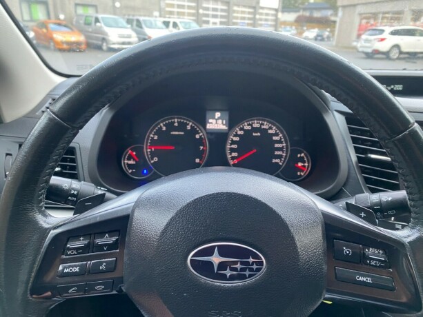 subaru-legacy-bensin-2014-big-16