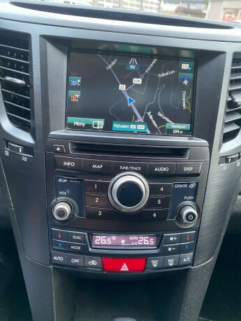 subaru-legacy-bensin-2014-big-19