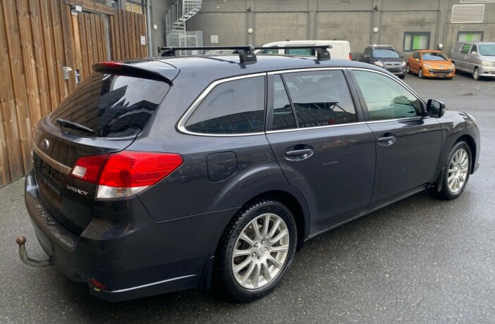 subaru-legacy-bensin-2014-big-5