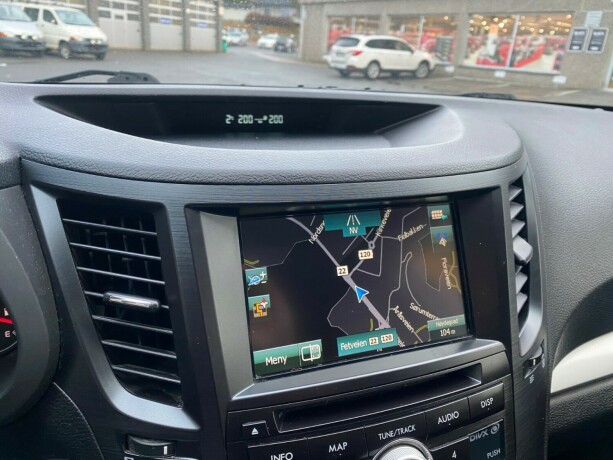 subaru-legacy-bensin-2014-big-18